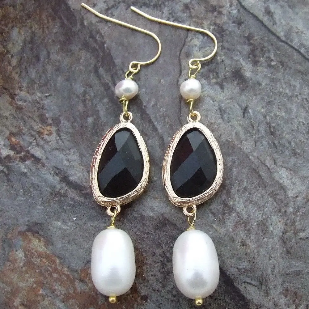 

AB011815 White Rice Pearl Black Crystal Earrings