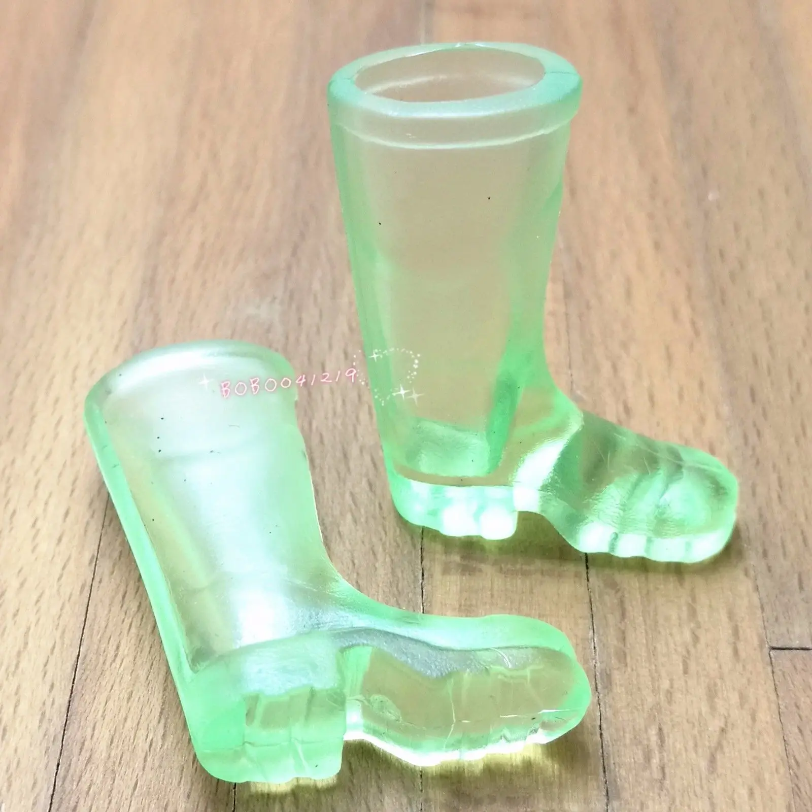 Dollhouse Miniature 1:12 Toy A Pair Of Rubber Green Boots Height 3.5cm SPO547