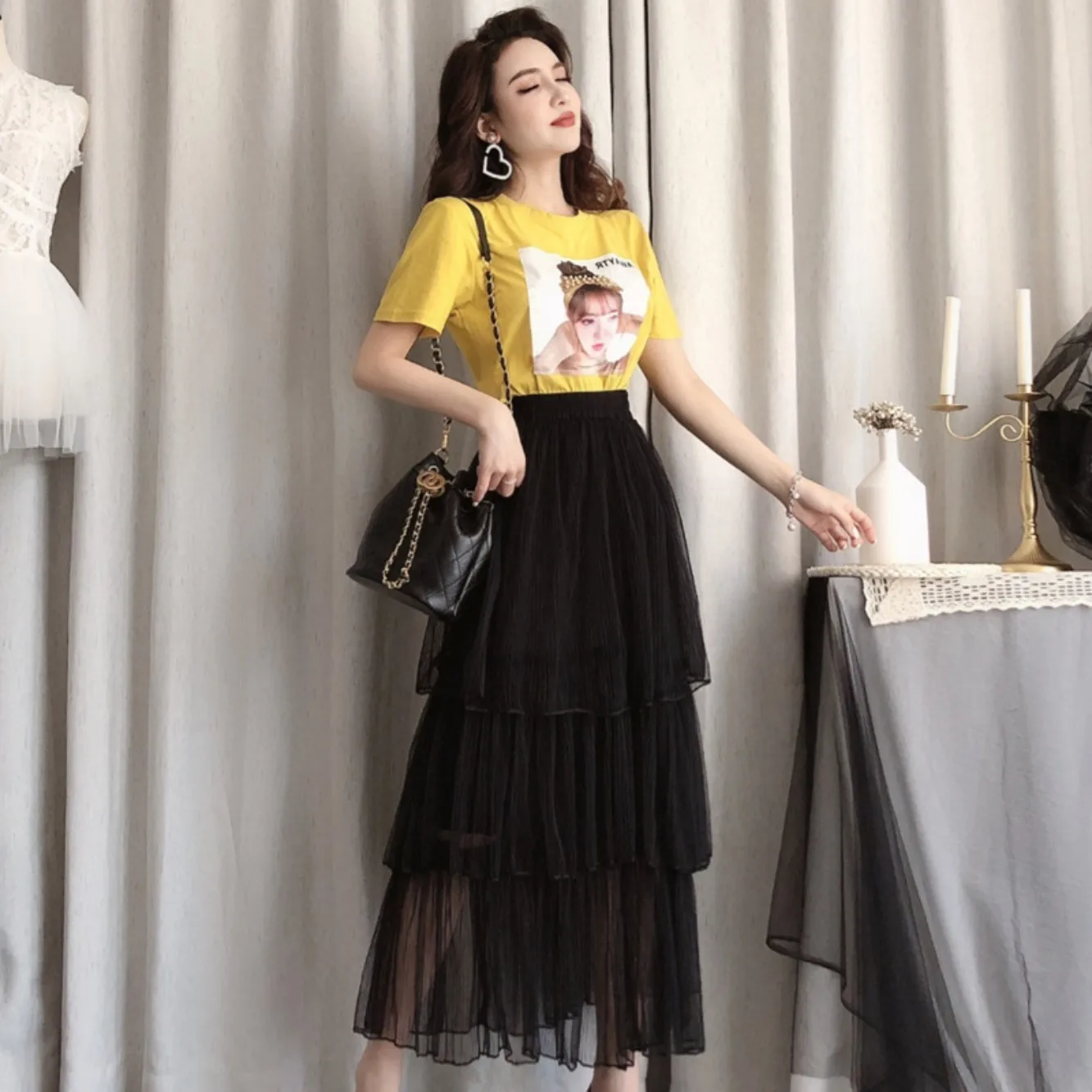 

2019 Summer Sticker Pearl Short Sleeve T + Gauze Cake Skirt Twinset Women's Set Real Time