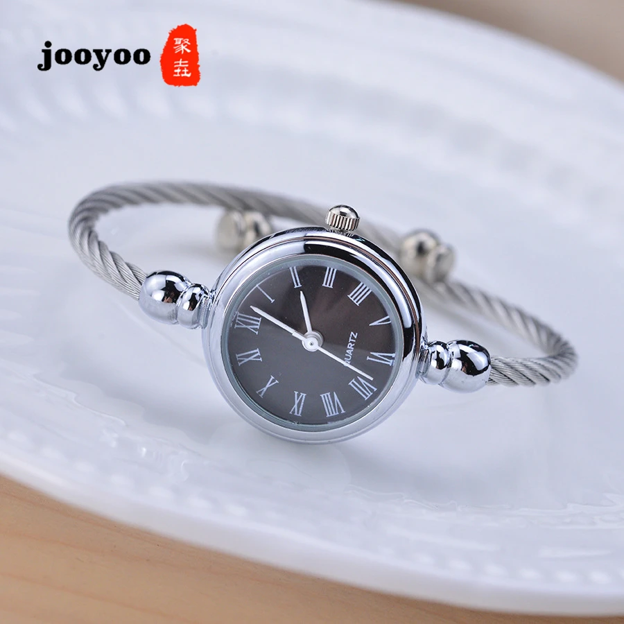 

Women Temperament Personality Atmosphere Fashion Trend Bracelet Watch Small Simple Ladies Student Quartz Bracelet Watch jooyoo