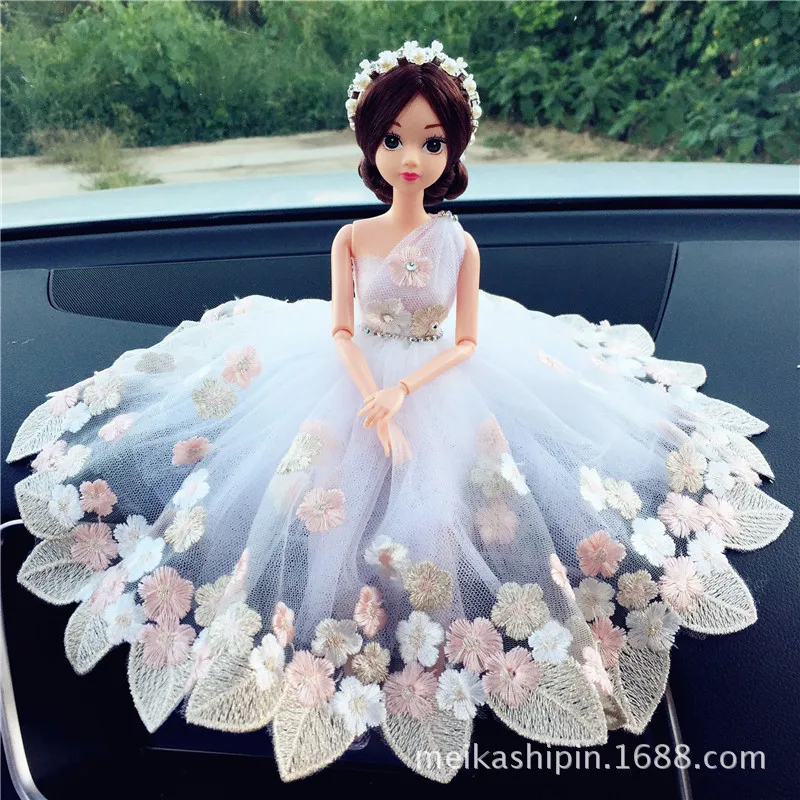 

2017 sell like hot cakes 29cm Car furnishing articles model An on-board Lace wedding dress bride doll Ornament Holiday gifts