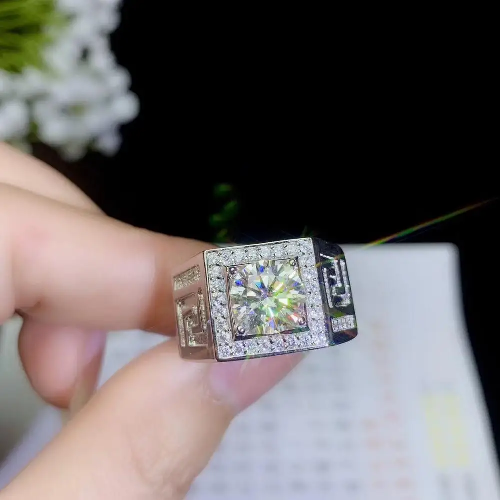 Мужские кольца Moissanite, в настоящее время самые популярные драгоценные камни, имеют высокую твердость, сравнимую с бриллиантами. 925 серебро