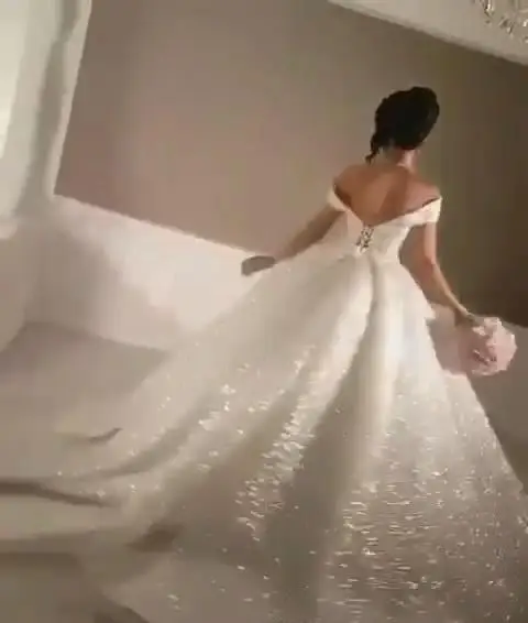 Женское свадебное платье It's yiiya белое с блестками и открытыми плечами на лето