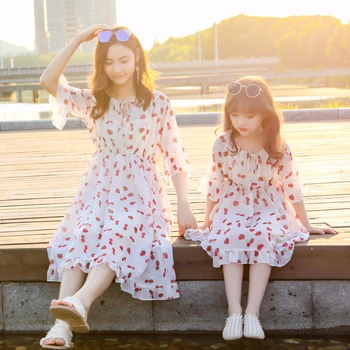 

Summer Kawaii Polka Dot Beach Dresses Woman 2019 Print Mom and Daughter Me Dress Family Matching Outfits Girl Child Clothes chic