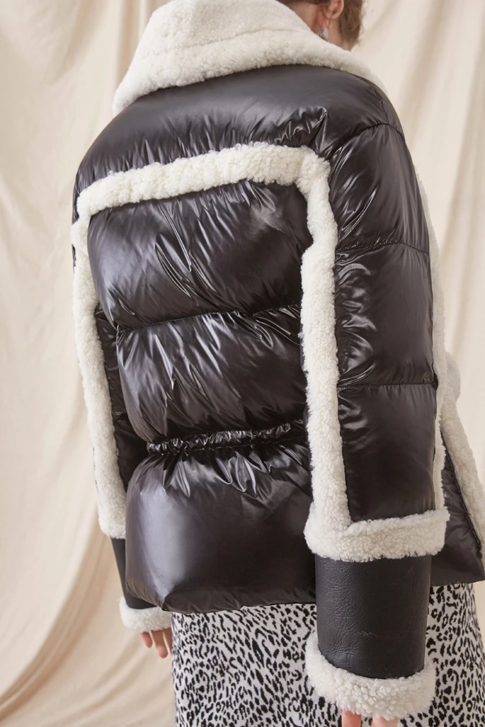 Новое зимнее женское пальто из натурального меха Серебряная Двусторонняя Меховая куртка из натуральной овечьей кожи байкерская куртка на белом утином пуху