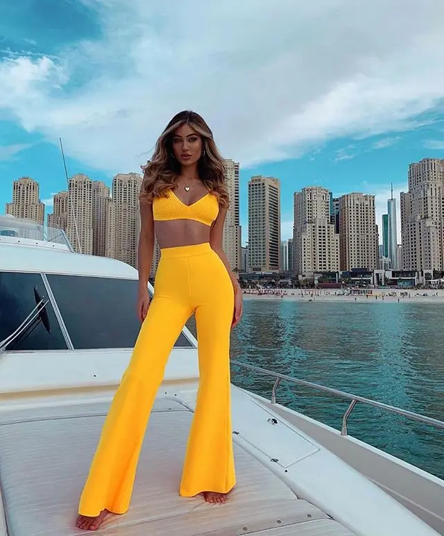 

2019 Europe, spring and summer new red yellow strap V-neck speaker 2 piece set mini sexy fashion elegant jumpsuit