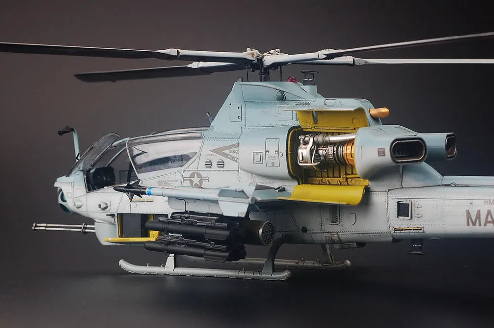 Вертолет KITTY HAWK 1/48 AH-1Z VIPER# KH80125