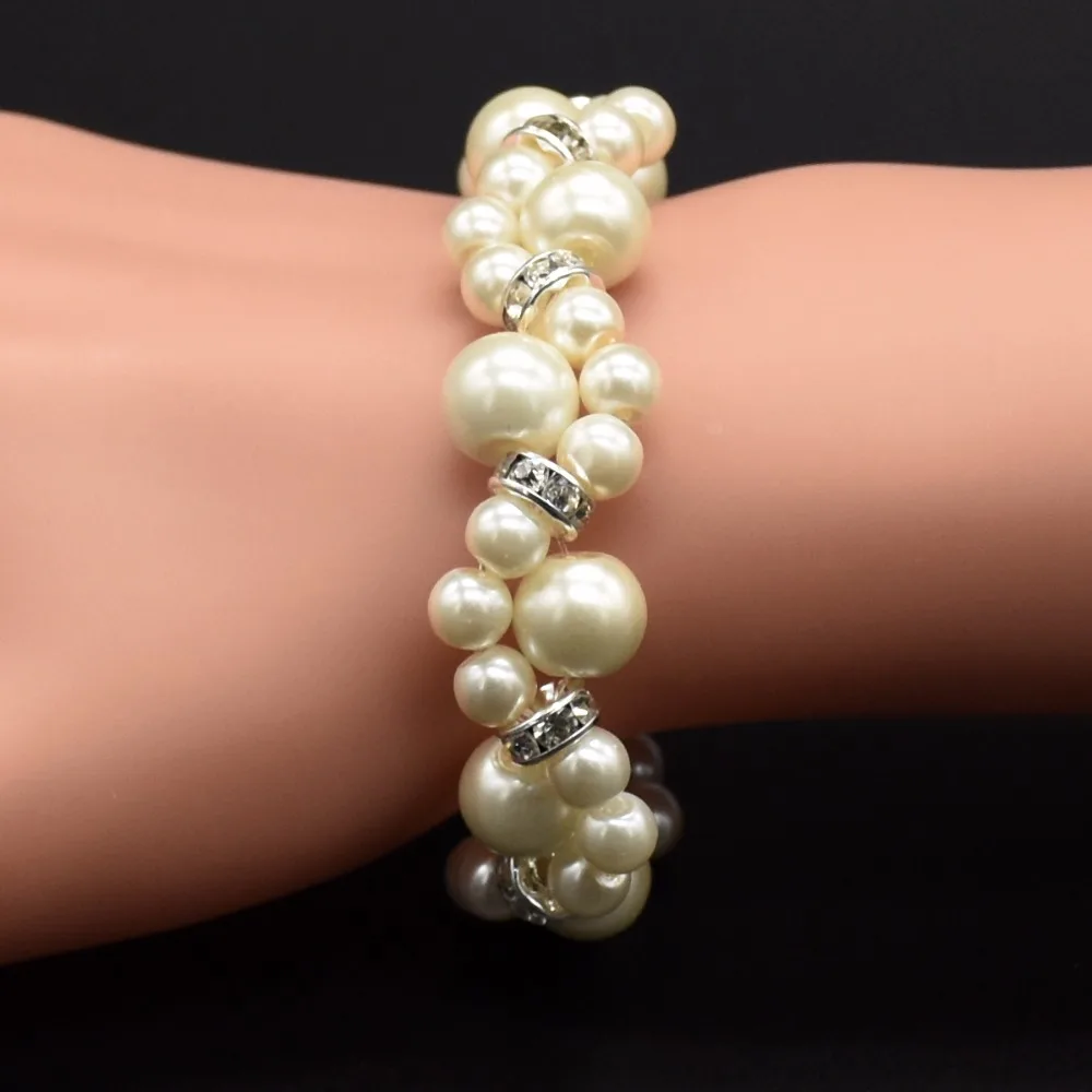 

2018 Fashion bridal accessories, pearls and pearls beaded bracelet, is the girl's best gift.