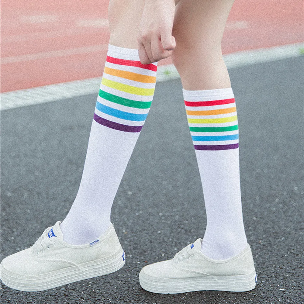 1 пара, женские черные и белые Гольфы выше колена, радужная полосатая Футбольная Одежда для девочек, носки, спортивные носки