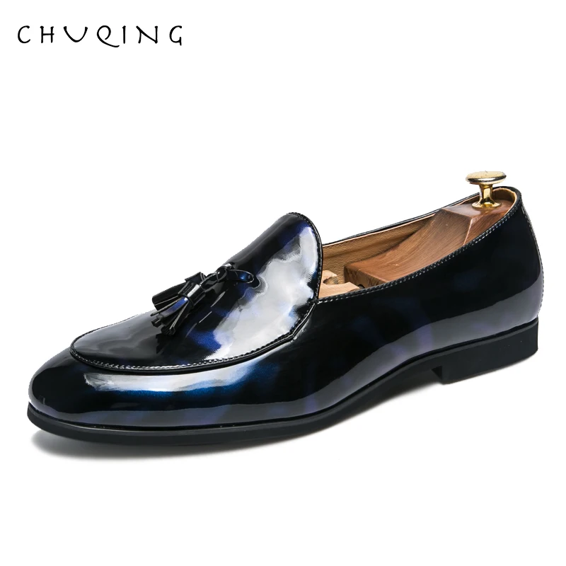 Chuqing классическое черно-синий Лакированная кожа свадебные туфли мужские мокасины без застежек; Мокасины с бахромой и Представительская