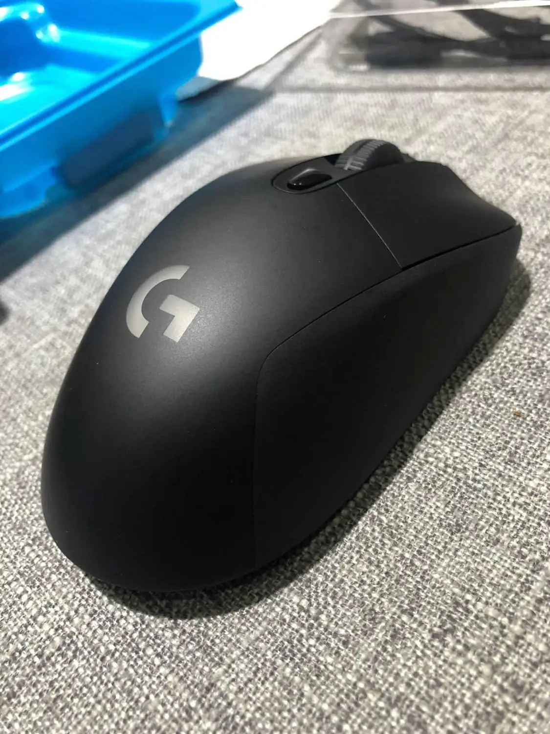 Б/у Беспроводная игровая мышь logitech G703 LIGHTSPEED RGB эргономичный дизайн