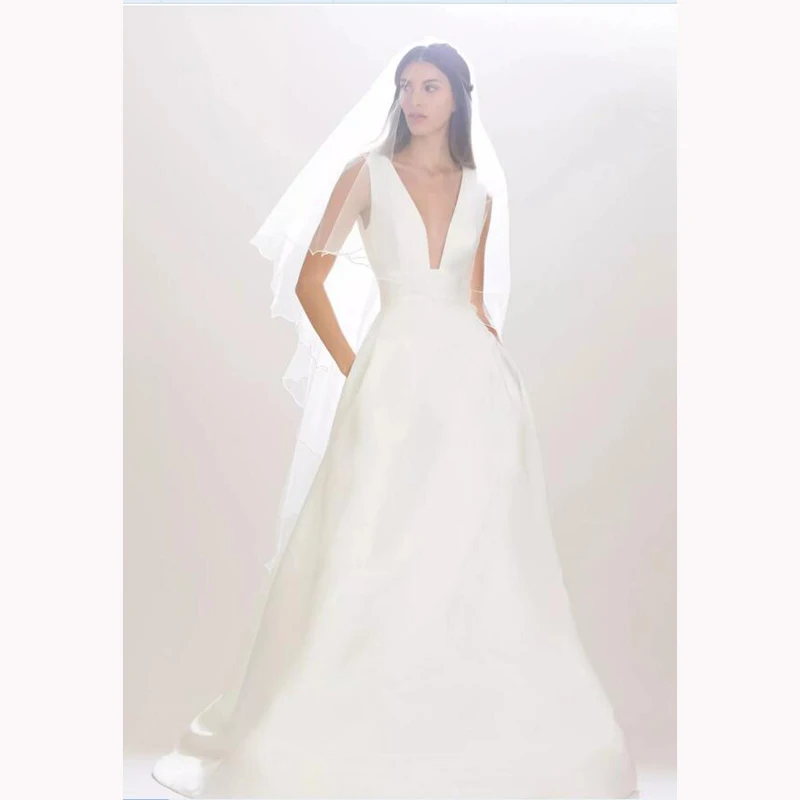 Vintage Simple A Line Satin Wedding Dresses 2017 New Arrival V Neck Sleeveless Tank Sweep Train Casamento Bridal Gowns hw103 | Свадьбы и