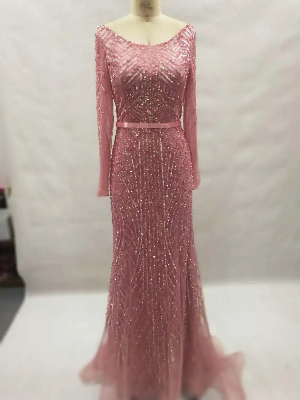 vestido lantejoulas rosa