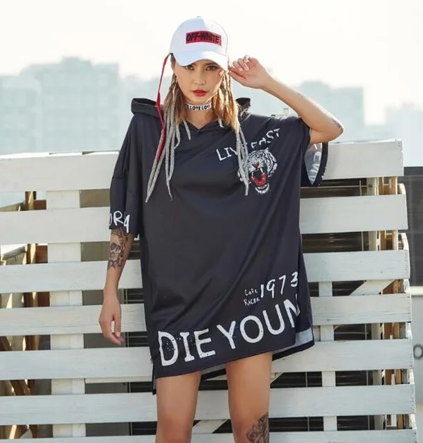 

2019 Summer New Funny Tiger Graffiti Printed T Shirts Women Hooded Short Sleeve Tops Tee Shirts Hip Hop Dance Clothes Streetwear