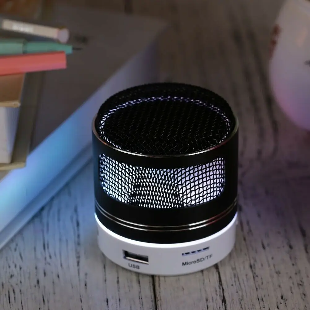 Мини беспроводной Bluetooth динамик с фонариком Поддержка FM радио TF карта Музыка