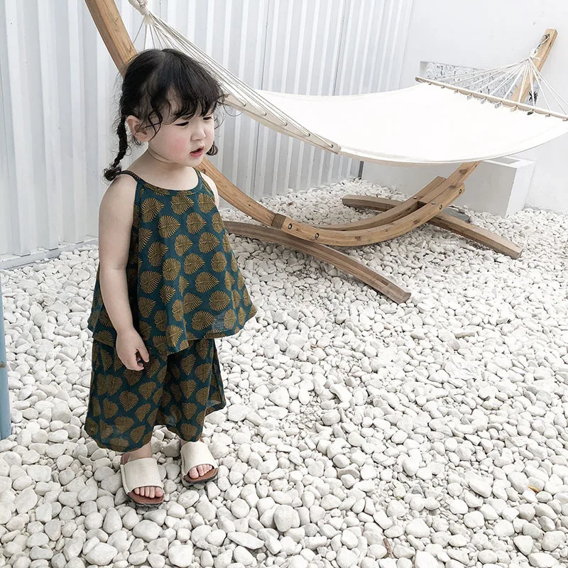 

Girls Summer New Cotton Children Suit Baby Leaf Pattern Causal Sleeveless Suspender Vest with Broad-legged Anti-mosquito Pants