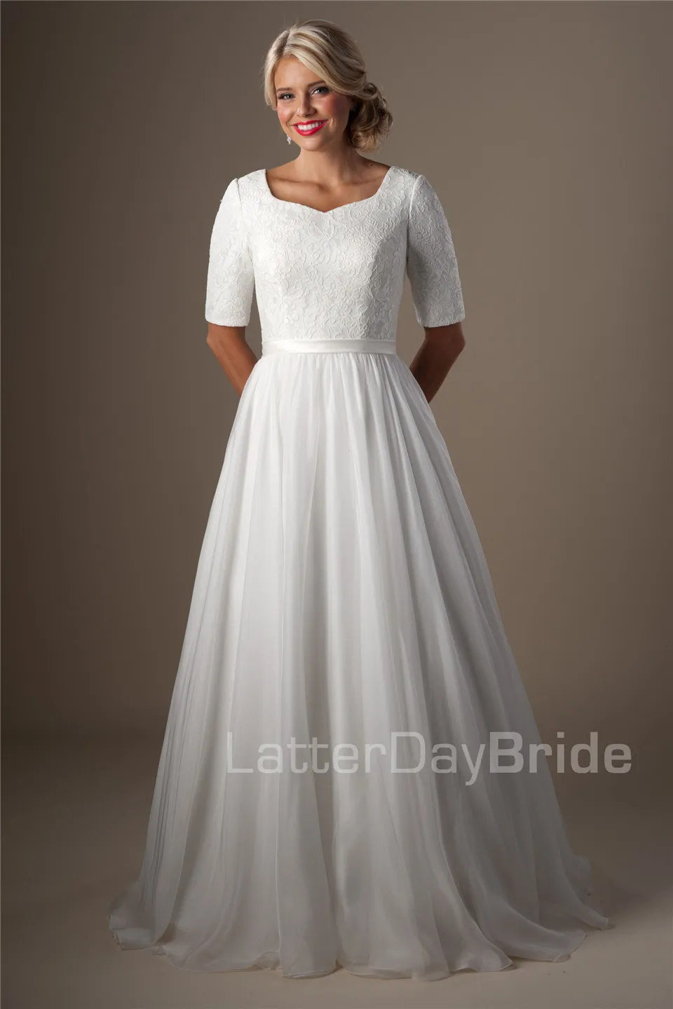 Vintage Lace Modest Wedding Dresses 2019 Sleeves Chiffon Half