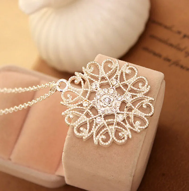 

LNRRABC Women Silvery Black Hollow Flower Pendent Necklace alloy Sweater Woman Fashion Luxury Jewelry Accessory