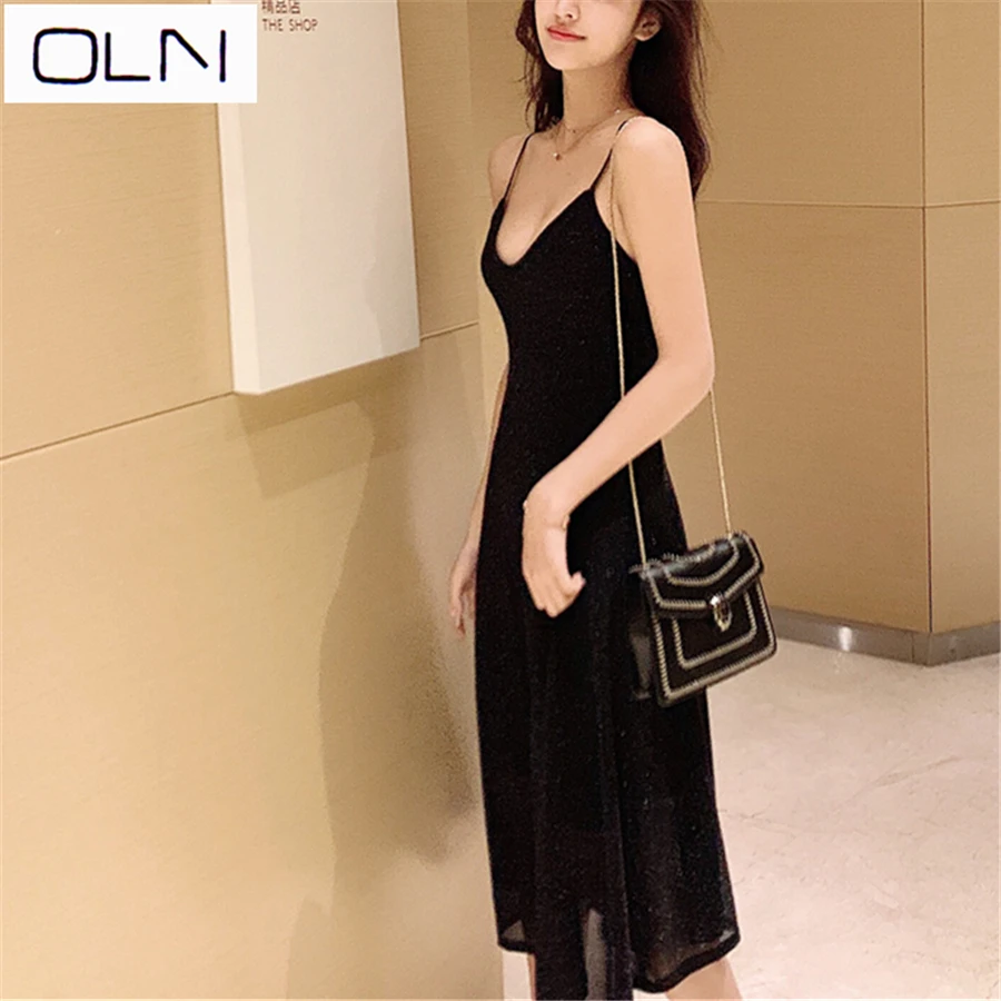 

Korean version of the new small sexy V-neck Hepburn wind high waist solid color blingbling suspender small black dress