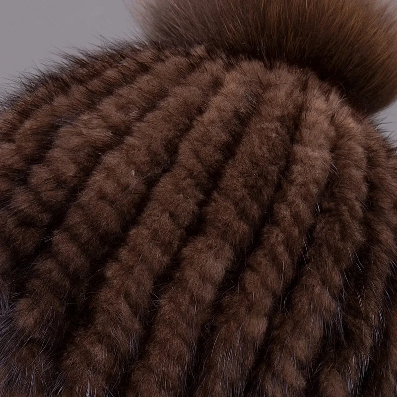 Лидер продаж настоящая зима норки Мех шапка для Для женщин зимние closey Ручной вертикальный натуральным норки Мех шапочки Кепки с лисой Мех помпоном