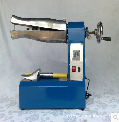 shoe enlarger tool