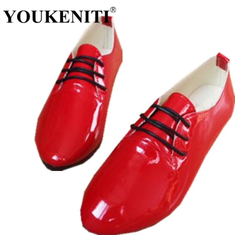 

Brand New Red Color Women Flat Shoes Plus Size Casual Lace up Student Shoes Super Soft Sole Shoes Women Shoes CXD122