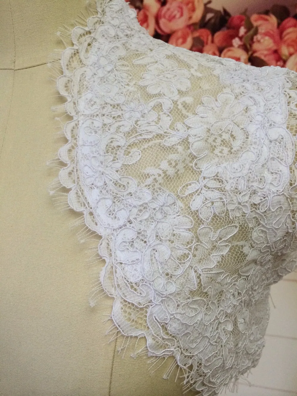 Evening Dresses Coat Bridal Jackets Capes 3/4 Long Sleeves Black Lace Wedding Boleros Shrug Feel Romantic Keyhole Back Bride Evening Dresses Coat Bridal Jackets Capes 3/4 Long Sleeves Black Lace Wedding Boleros Shrug Feel Romantic Keyhole Back Bride