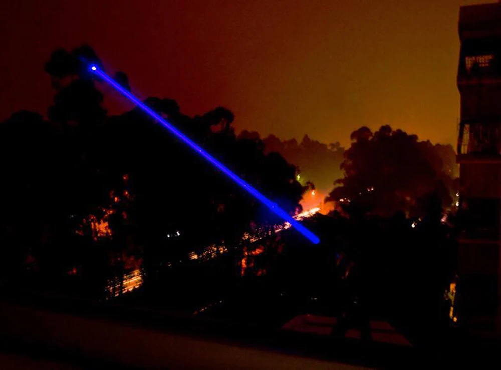 Самый мощный сжигающий Лазерный фонарь 445нм 10000 м Фокусируемый синий лазерный указатель фонарик спичка свеча горит сигарета