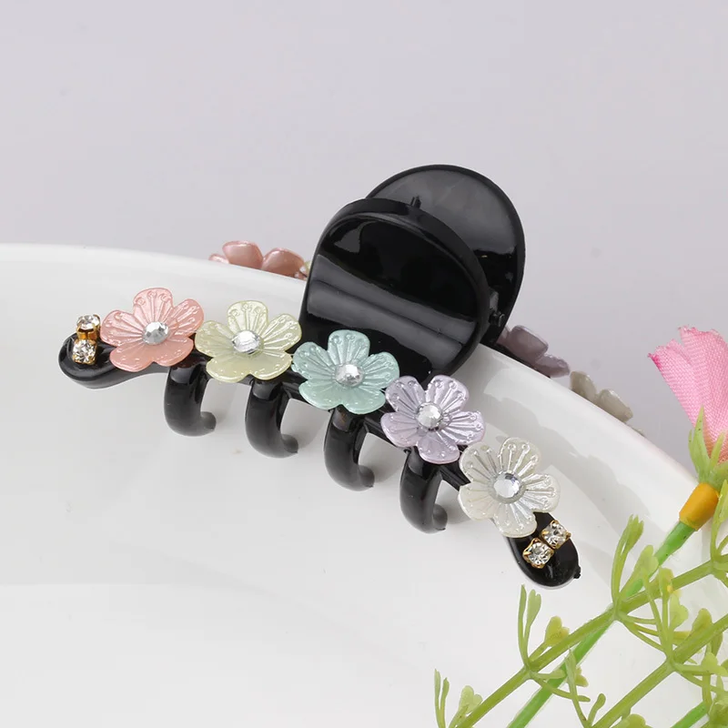 

New Fashion Acrylic Five Flowers Crystal Hair Claws Clip Women Ponytail Gripper Hairpin Hair Accessories barrette crab Hairpins