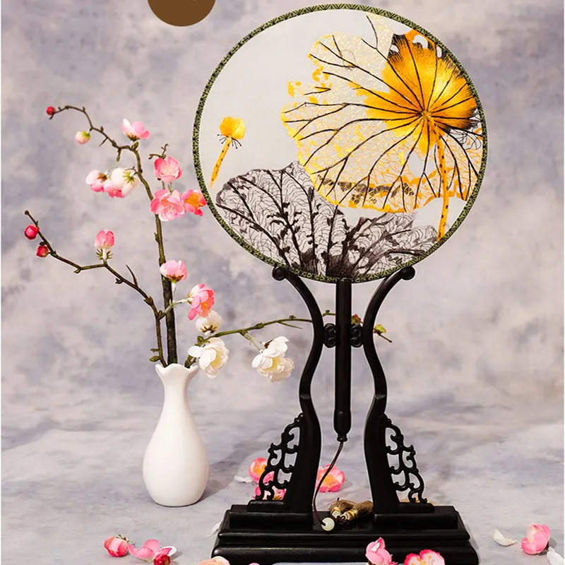 

Embroidery finished products fan /Suzhou embroidery handmade embroidery / silk decorative painting/ Chinese traditional art