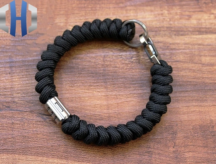 Hand-woven Titanium Alloy Tritium Tube Luminous Fall + Titanium Key Chain EDC Umbrella Bracelet Hand-woven Titanium Alloy Tritium Tube Luminous Fall + Titanium Key Chain EDC Umbrella Bracelet