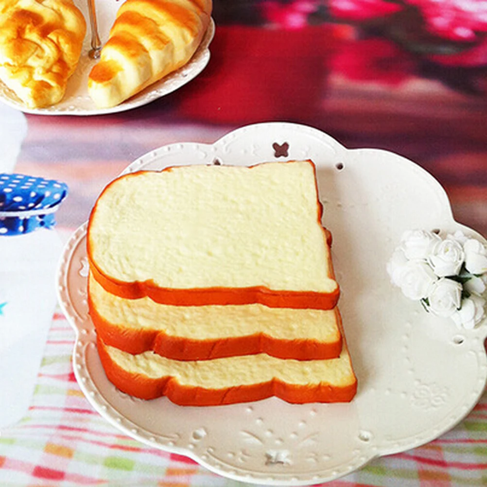 1PC 14CM Jumbo Soft Scent Sliced Bread Toast Kids Toy Hand Pillow Gift Decoration Crafts Miniature Kids Kitchen Toys