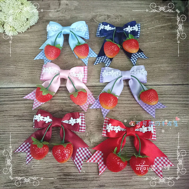 

Lolita headdress strawberry soft edge duckbill clip to young Japanese Lolita is pure and fresh and double horsetail hair clips