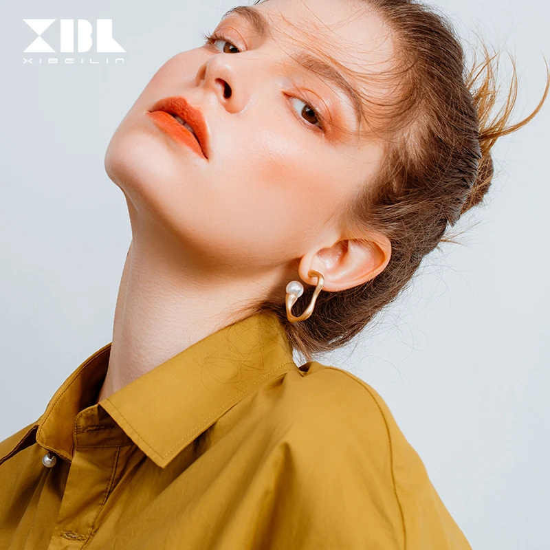

925 Silver Needle Gold Imitation Pearl Cold Wind Earrings Female Temperament Korea New Wild Simple Tide