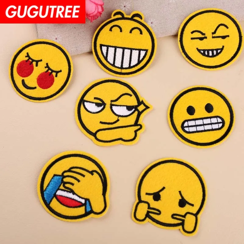 

GUGUTREE embroidery smile face patches lovely expression patches badges applique patches for clothing YX-292