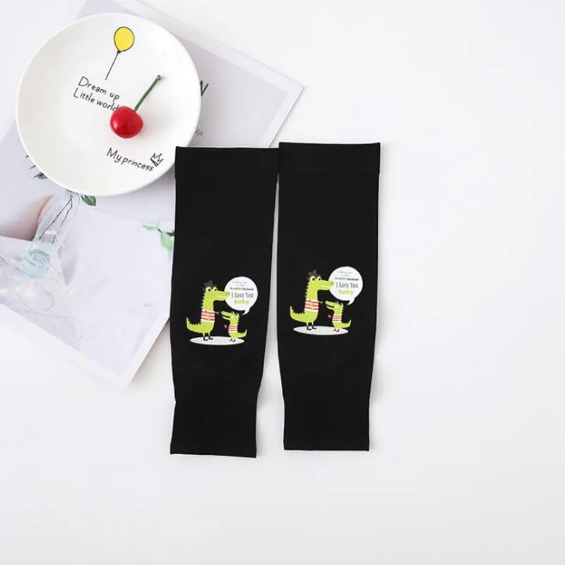 Black dinosaur Child Sun Protection Arm Cooling Sleeve Cartoon Cuffs UV Protection Sleeves Breathable Running Arm Sleeves Kids - Цвет: Black dinosaur