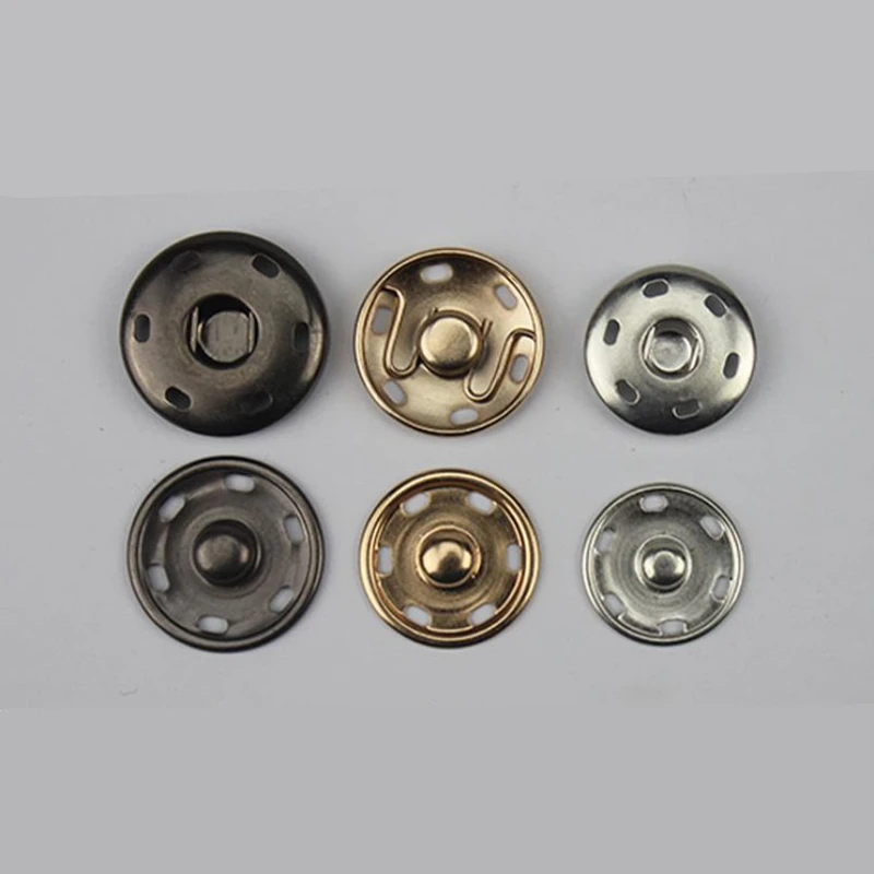 потайные пуговицы на пальто. потайные пуговицы. магнитная застежка потайная. пуговицы. пуговица застежка.