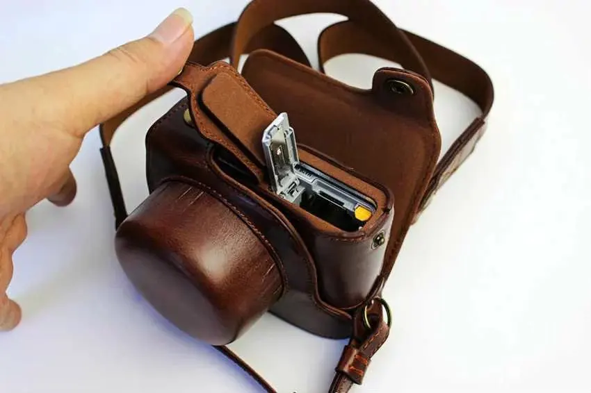 

High-grade Retro Vintage PU Leather Camera Case Bag For Nikon 1 J5, 1J5 10-30mm lens With Bottom Battery Opening