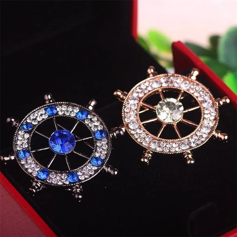 

Fashion Brand Brooches For Men Rudder Design Blue/Gold Color Rhinestone Alloy Brooch Pins Luxury Jewelry