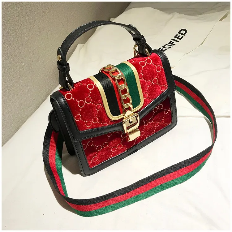 

NEW Luxury Handbag Women Bag Designer Women's Bag Rivet Chain Messenger Shoulder Bags Female Skull Clutch Famous Brand