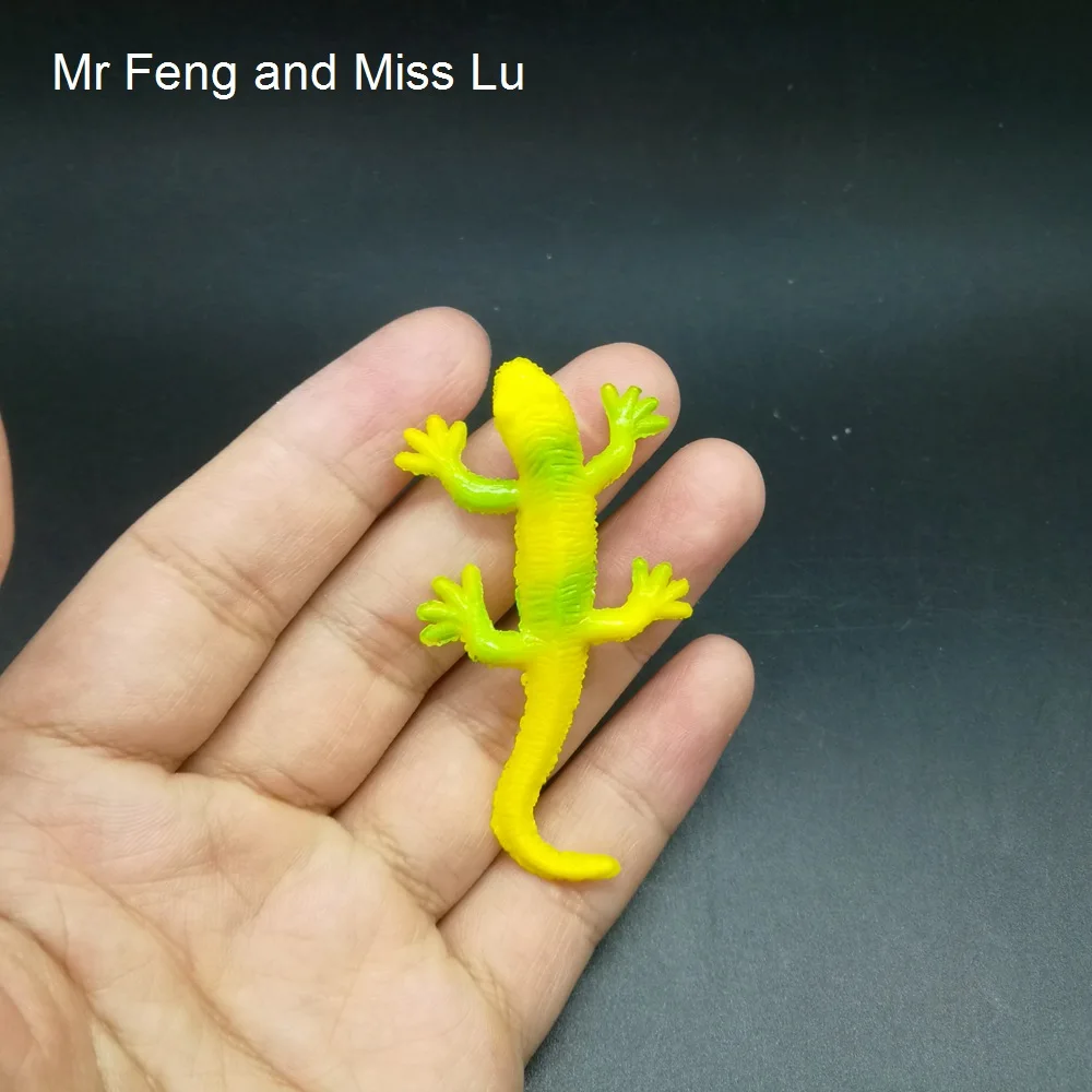 

Yellow Mini Lizard Insert Novelty Toys Science Animals Nature Model Game