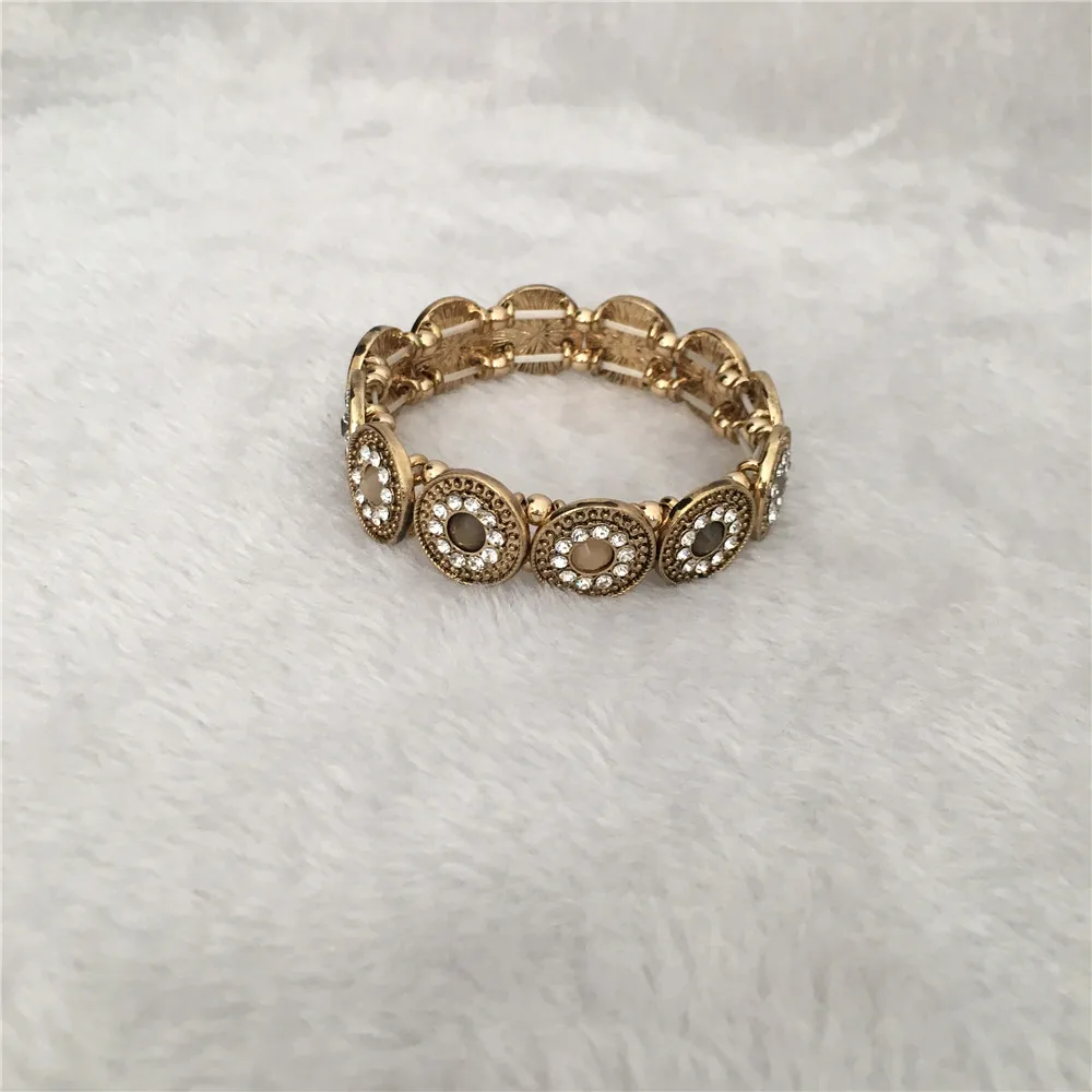 

CLASSIC ANTIQUE GOLD PLATING ROUND DISC WITH STONE STRAND BRACELET