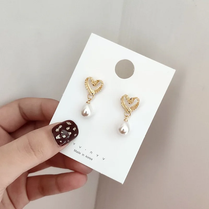 

2019 New Arrival Simulated-pearl Classic Water Drop Women Dangle Earrings Lace Hollowed Out Loving Pearl Simple Ins Jewelry