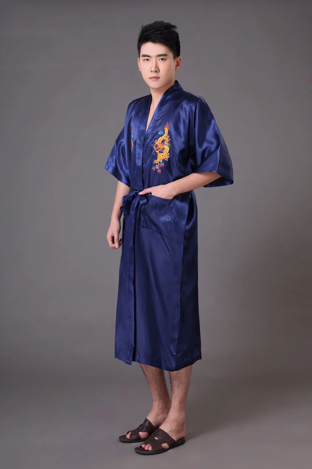 Темно-синие Традиционный китайский Для мужчин халат, халат с вышивкой дракона сатиновая Пижама Винтаж кимоно юката банный халат S M L XL XXL XXXL