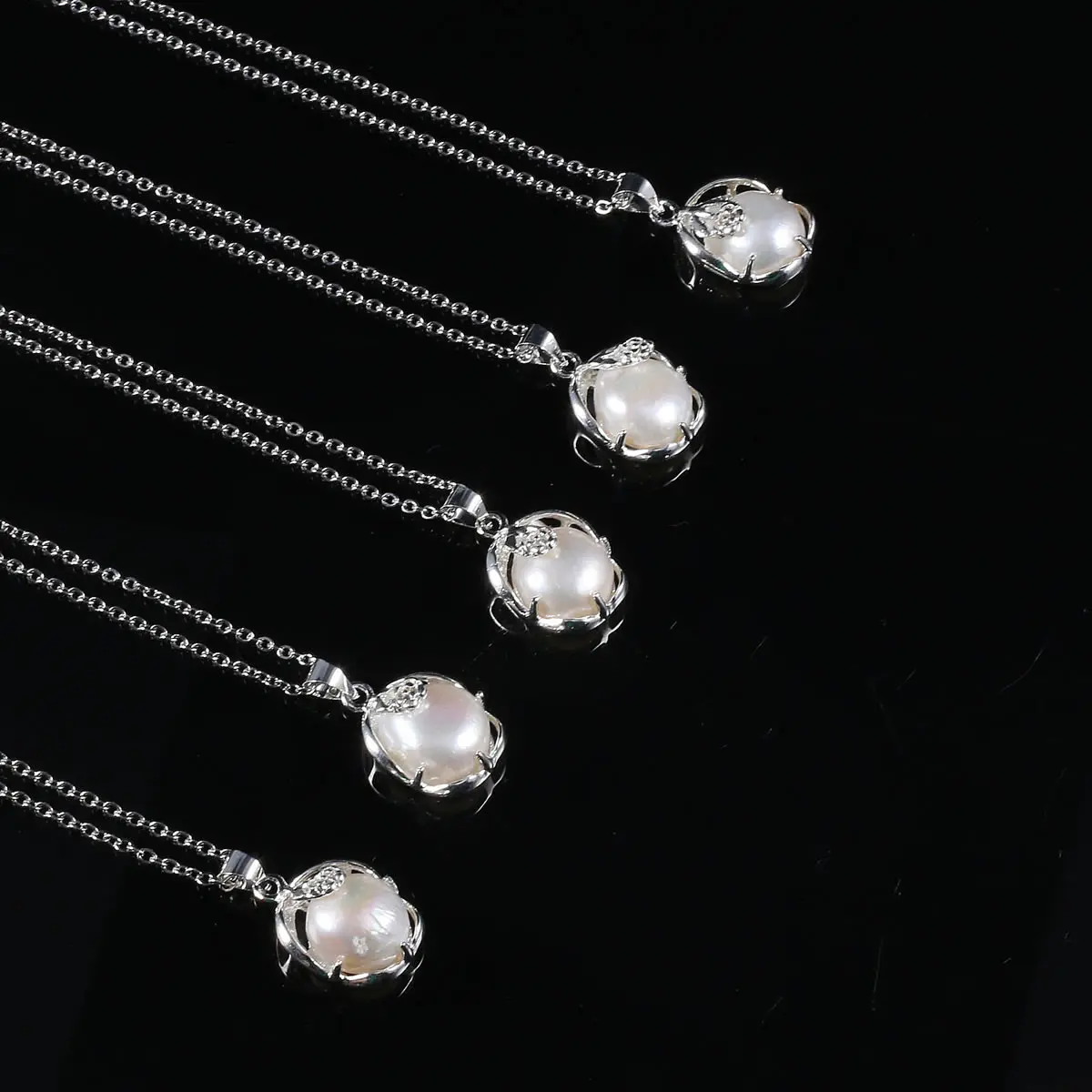 

Fashion Women Pearl Pendant Necklaces for Women Sweet Semiround Ball Drop Statement Jewelry Accessories