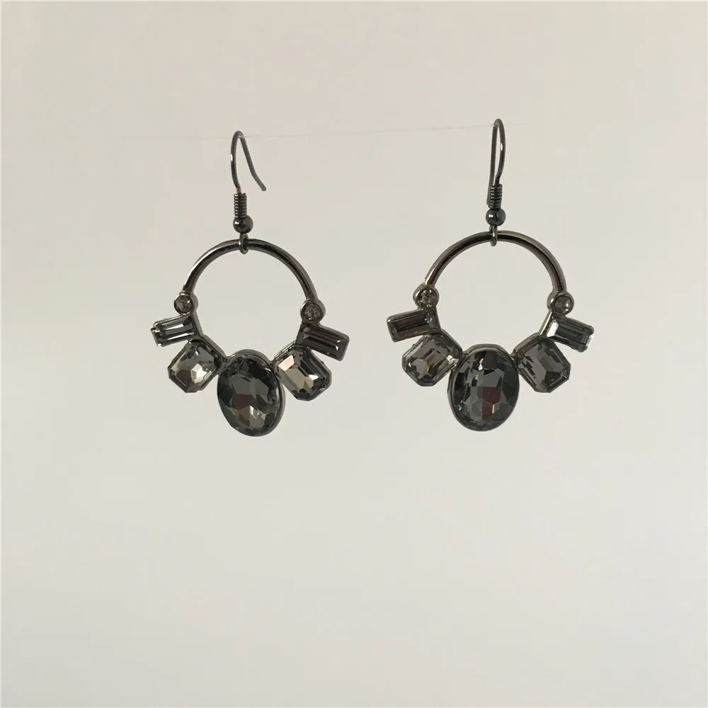 

OFFICE LADY HEMATITE COLOR PLATING WITH BLACK STONE DROP EARRINGS