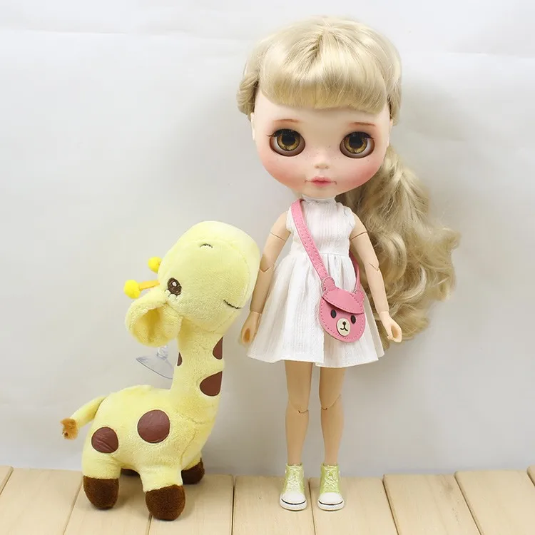 Neo Blythe Doll White Sleeve Less Dress with Bear Bag 8