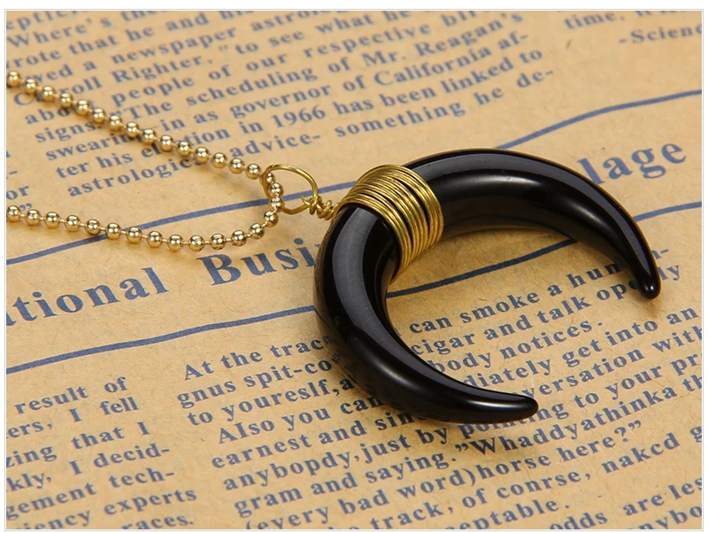 Crescent-pendants-Details_05