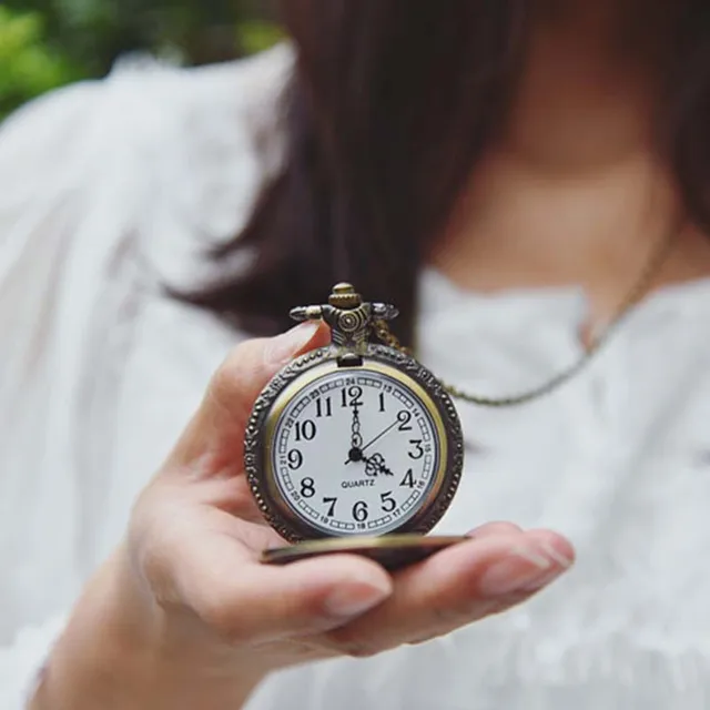 Hot Sell Vintage Pocket Watch Alice in Wonderland Theme Bronze Quartz Pocket Wat Hot Sell Vintage Pocket Watch Alice in Wonderland Theme Bronze Quartz Pocket Wat