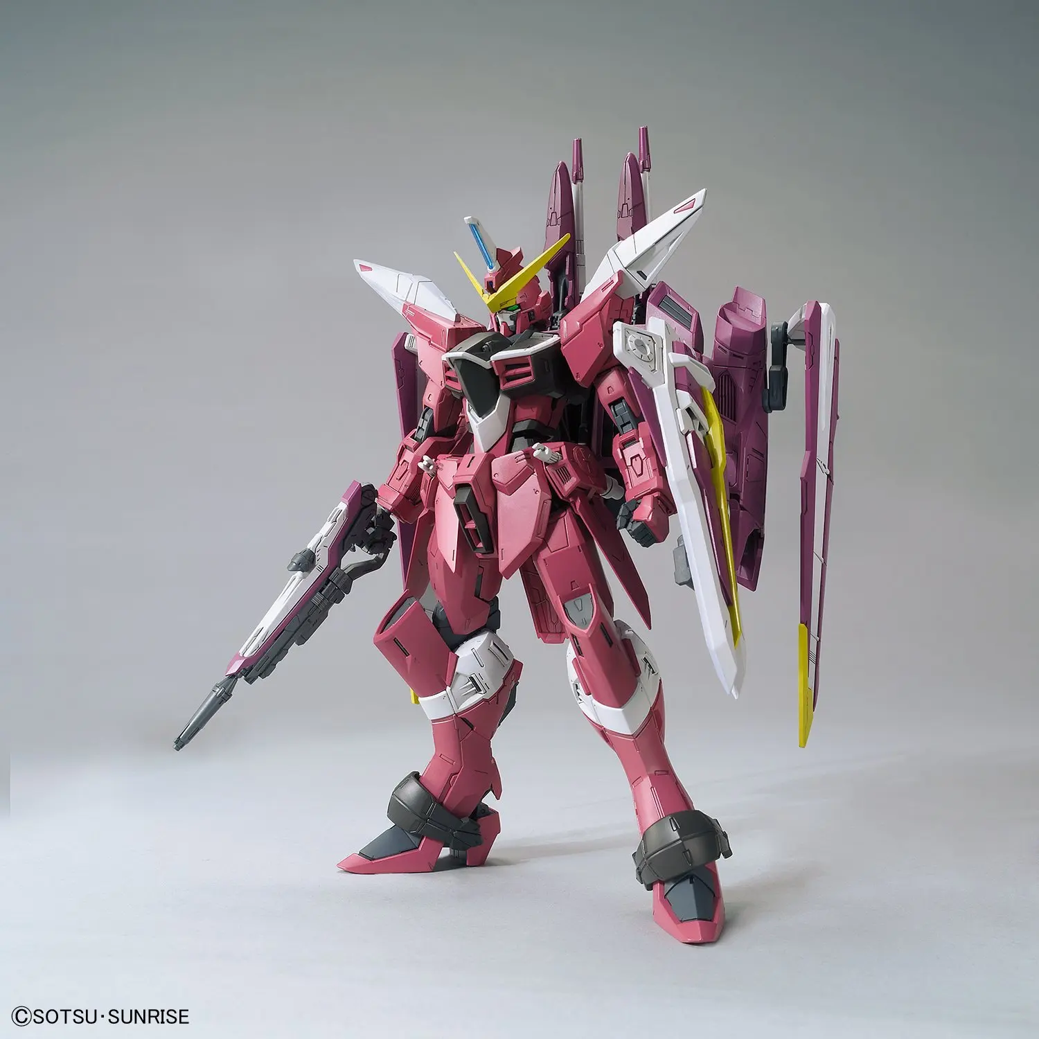 Bandai Gundam MG 1/100 ZGMF-X09A справедливости мобильный костюм сборки модель Наборы фигурки пластмассовые игрушечные модели